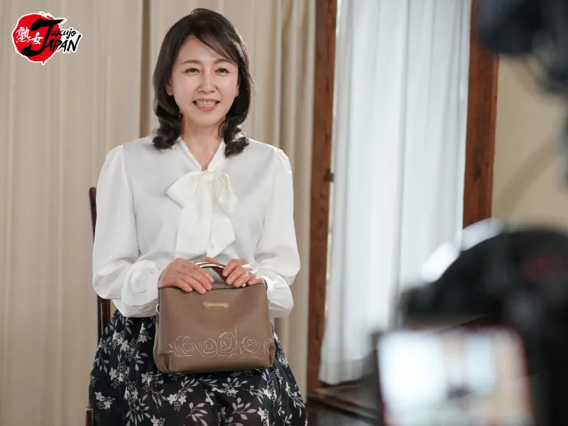 極上！！六十路奥さま初脱ぎAVドキュメント 青葉小夏 サンプル画像 3