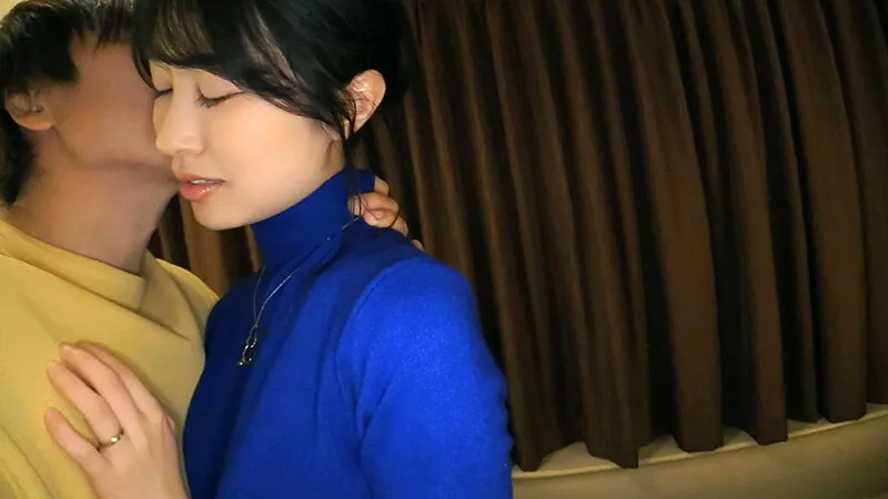 「貴方では気持ち良くなれないから…」淡白な夫とのSEXに不満を持つ美人妻たちが新調したTバックを履いてデカチンに泥●する サンプル画像 17