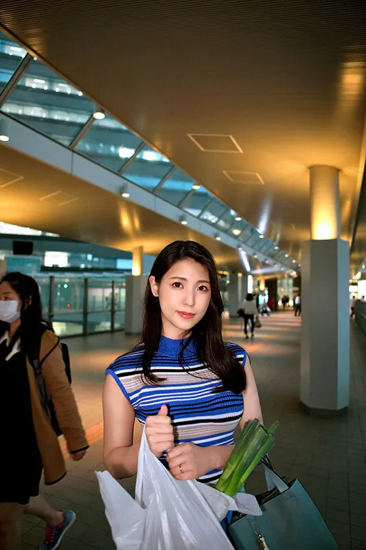 「あなた、許して…。」夫との平凡なSEXでは物足りない美人妻たちが高級なTバックを履いて下半身を恥じ晒す サンプル画像 15