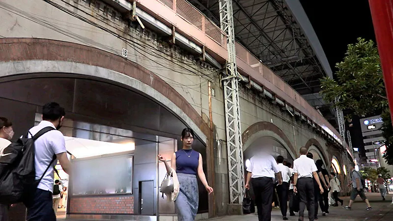 「あなた、許して…。」夫との平凡なSEXでは物足りない美人妻たちが高級なTバックを履いて下半身を恥じ晒す サンプル画像 2