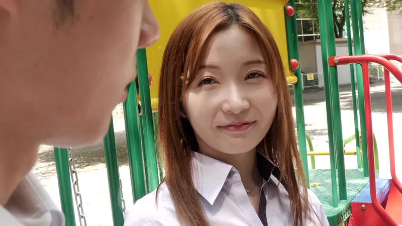 【4K】人妻不倫上司 相部屋NTR調教 新人のときから憧れていた人妻上司とまさかの相部屋…そしてボクらは深い仲になった 小春まり サンプル画像 1