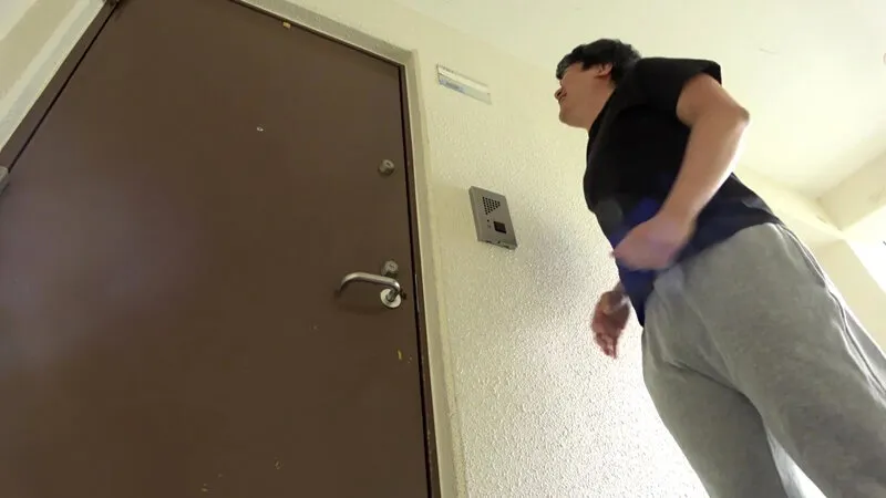 【4K】競泳水着NTR 黒髪巨乳な隣人美女のハイレグ姿にフル勃起 結婚しているにも関わらず濃厚SEXで何度もイカされちゃいました 小野坂ゆいか サンプル画像 2