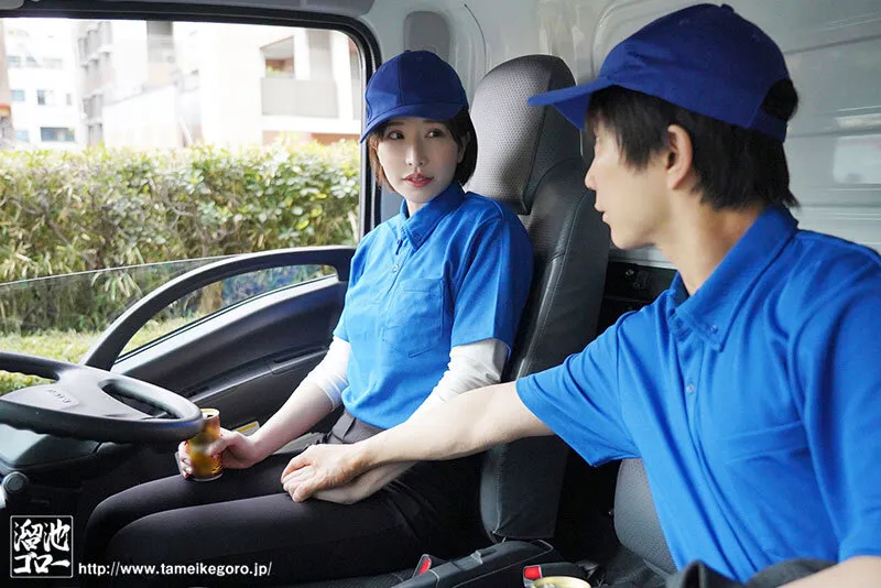 配送会社で働くべっぴんシングルマザーが学生バイトといたるところで濃厚アヘアヘSEX 〈母〉と〈女〉のダブルワークでかなえさんは大忙し！！ 夢実かなえ サンプル画像 2