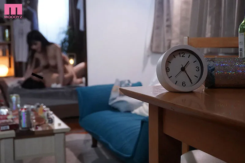 新歓コンパNTR ※胸糞注意 上京したばかりの遠距離恋愛彼女がテニサーの【歓迎コンパ】で1年生を喰いまくってるヤリチン男子に1晩中ハメられイカされていた話 純白彩永 サンプル画像 10