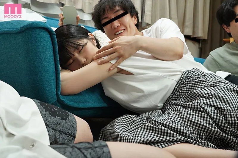 新歓コンパNTR ※胸糞注意 上京したばかりの遠距離恋愛彼女がテニサーの【歓迎コンパ】で1年生を喰いまくってるヤリチン男子に1晩中ハメられイカされていた話 純白彩永 サンプル画像 2