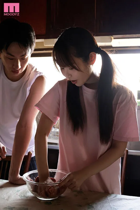 生徒に合鍵を渡してしまった担任教師の僕と夏休みの間中出ししまくった禁断同棲生活 小野六花 サンプル画像 9