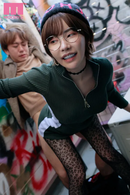 「もう吹いてるってばぁ！」深田えいみの逆ナン逆レ●プ痴女ドキュメント 拘束され身動き出来ず、いきなり連射＆男潮で犯●れちゃったボク サンプル画像 3