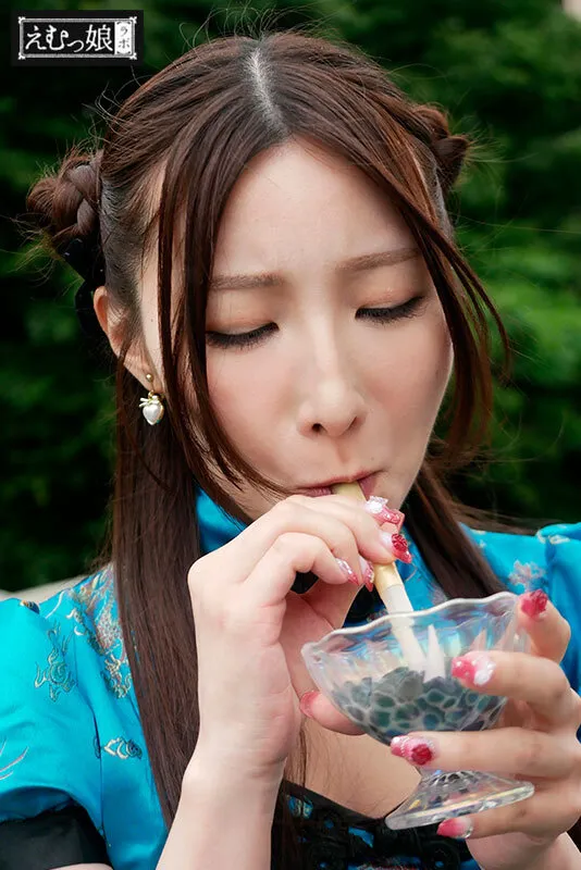 笑顔で喉越し感じたい。汁男優26人だしたて濃厚ザーメン啜り散らす。異常食ザー吸い込み娘 Nia サンプル画像 9