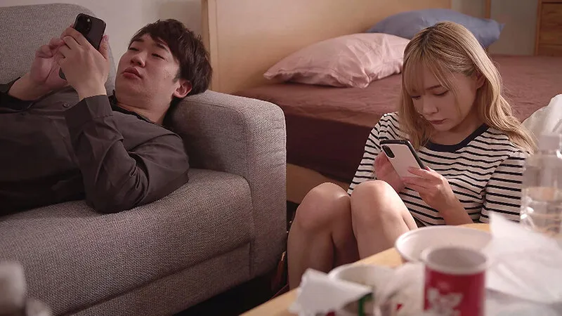 大好きな彼女の声とはつゆ知らず、大嫌いな隣人の部屋から聞こえる喘ぎ声に勃起してしまった 一条みお サンプル画像 4