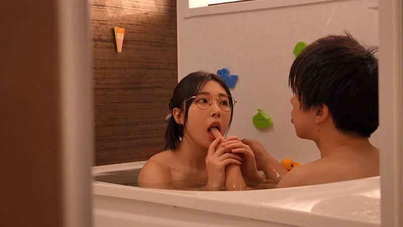 喪女のくせにやりまん。自堕落に生きる義姉に恋をした僕の気持ちに気づいて、一夜限りのSEXを許してくれたひと夏の思い出。 皆月ひかる サンプル画像 14