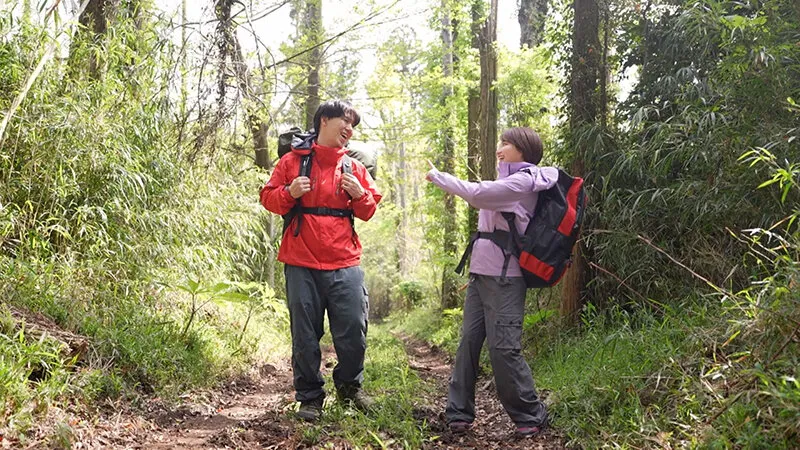 10年連れ立った男友達みたいな女友達との独身最後のキャンピング。突然の豪雨で濡れた艶めかしいカラダに理性を乱され友情が壊れるほど朝まで互いのカラダを求め合った浮気テント 天月あず サンプル画像 11