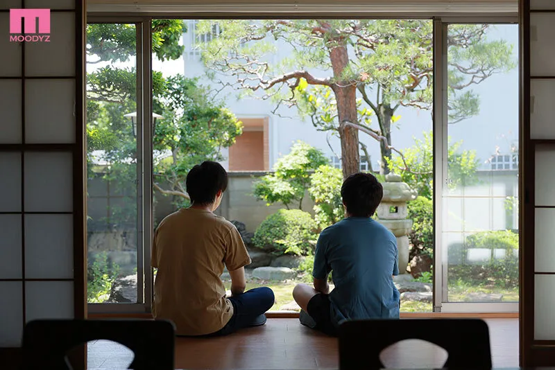 男友達みたいな距離感だった幼馴染と10年ぶりに再会したら… 急成長した巨乳ビッチギャルに筆おろし中出しで15発搾られた僕たち… 春陽モカ サンプル画像 1