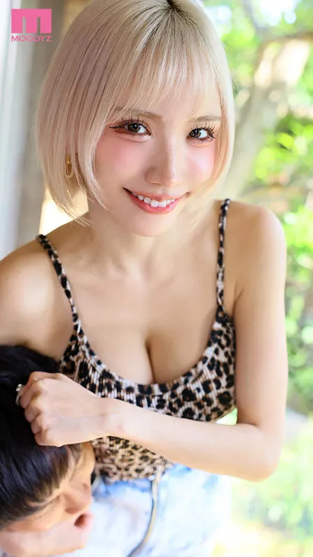 男友達みたいな距離感だった幼馴染と10年ぶりに再会したら… 急成長した巨乳ビッチギャルに筆おろし中出しで15発搾られた僕たち… 春陽モカ サンプル画像 2