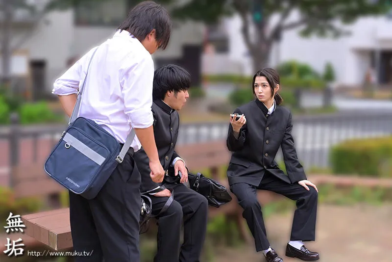 男装痴女の童貞狩りスクールライフ 男子校の同級生がまさかの女の子！？秘密を知ってしまったクラスメイトを痴女誘惑で口封じ 倉本すみれ サンプル画像 1