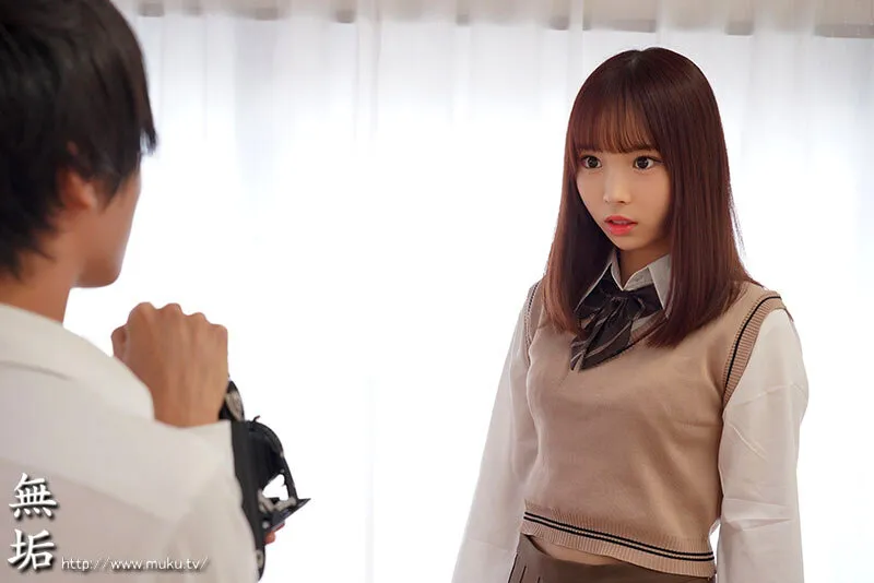 その身体は全部僕のいいなり。 絶対服従カメラ ～明るく可愛い陽キャの渡来さん～ 渡来ふう サンプル画像 2