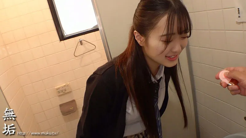 大人のカラダに制服を着せる。 恥じらい制服コスプレで羞恥散歩と燃えまくり性交 花守夏歩 サンプル画像 10