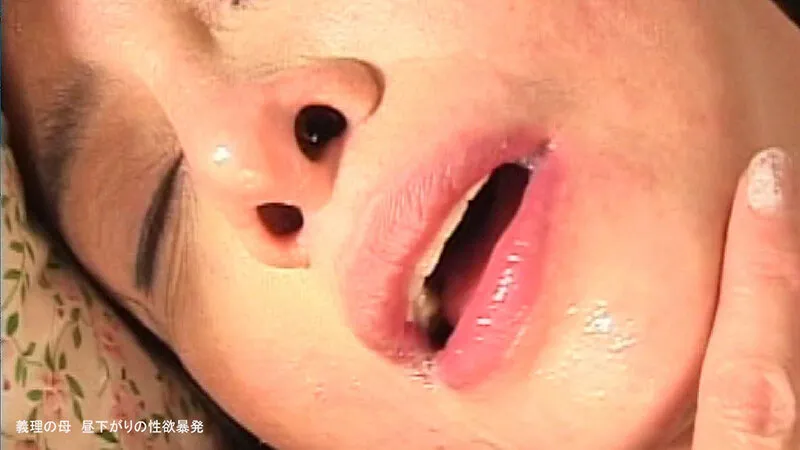 義理の母 昼下がりの性欲暴発 サンプル画像 2