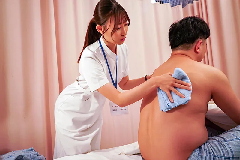 人妻看護師 背徳の巨根患者ねとられ回診ナースコール 春乃るる サンプル画像 11