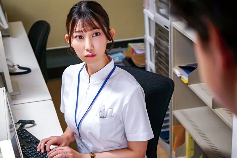 人妻看護師 背徳の巨根患者ねとられ回診ナースコール 春乃るる サンプル画像 2