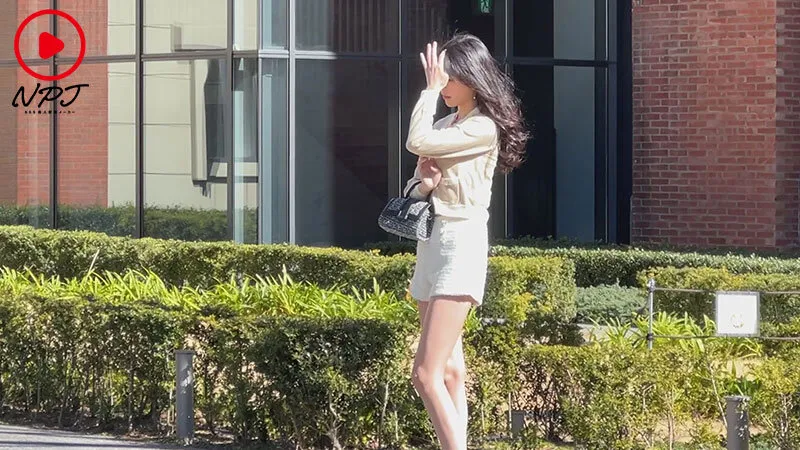 某高級ラウンジ殿堂入りの超イイ女とハメたい シャンパンおろしてやっと口説いた超美形嬢はベッドでもハイスペック！イクたび確変エロさ暴走！朝まで絶倫SEX攻防戦6発 高級ラウンジ嬢:ひな サンプル画像 1