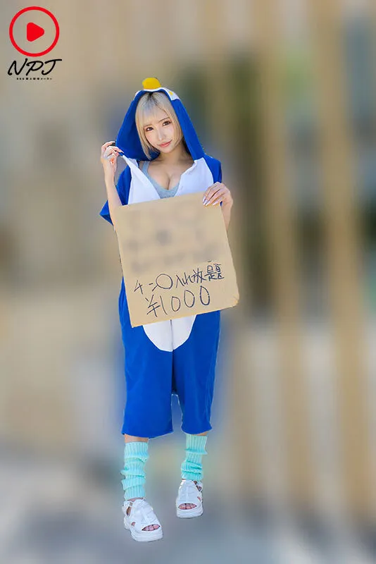 街頭密着ドキュメント トー横モカにゃん編 ペンギン衣装で有名。歌舞伎町に住み着く伝説のモカにゃん。今日も日々、おっぱいとマ●コを使って頑張っている。 サンプル画像 10