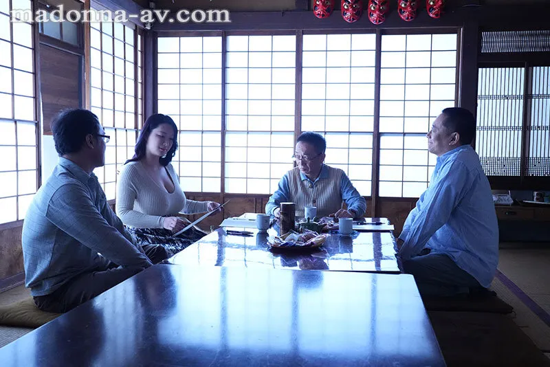 町内会の乳オナホにされた人妻 ～Nカップを躾ける中年オヤジの輪●集会～ 城ヶ崎百瀬 サンプル画像 1