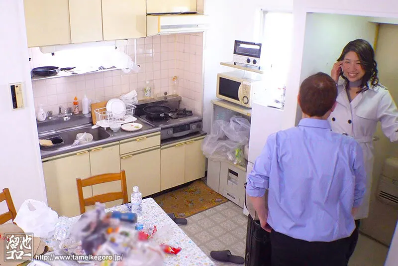 難波SMクラブの元伝説女王様をM男クン家に派遣します！ド級の痴女テクと関西弁ささやきで東京マゾザーメンをブッコ抜く！ 花宮きょうこ サンプル画像 1