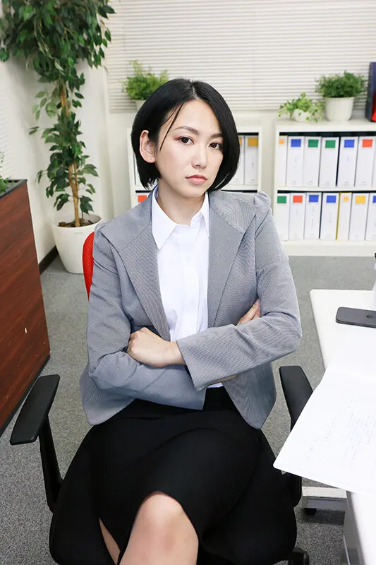 会社の女上司がデリヘルで働いていたので弱みにつけこみ本●（19）～ショートボブの似合う文具メーカー美人係長34歳 保田真咲 サンプル画像 20