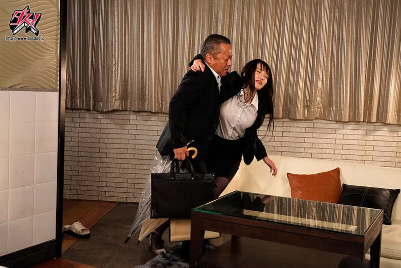 出張先で集中豪雨 嫌いな上司の前でまさか酔い潰れ…突然の相部屋 夜が明けても唾液を濃厚に絡ませ汗だく中出し絶倫性交で貪り合ってました。 月野江すい サンプル画像 1