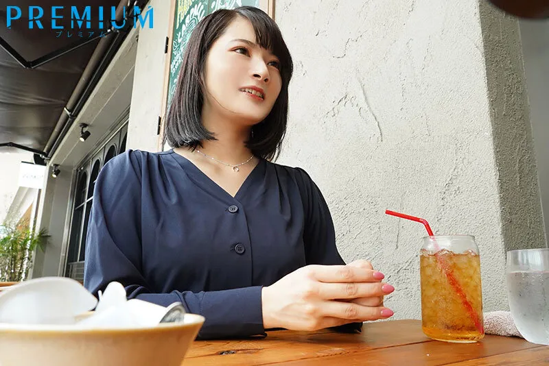 本物人妻 AV出演 結婚しても受付嬢を続ける、上品で少しお高そうな巨乳妻は他人棒で本性を晒す すみれさん（28才） サンプル画像 1