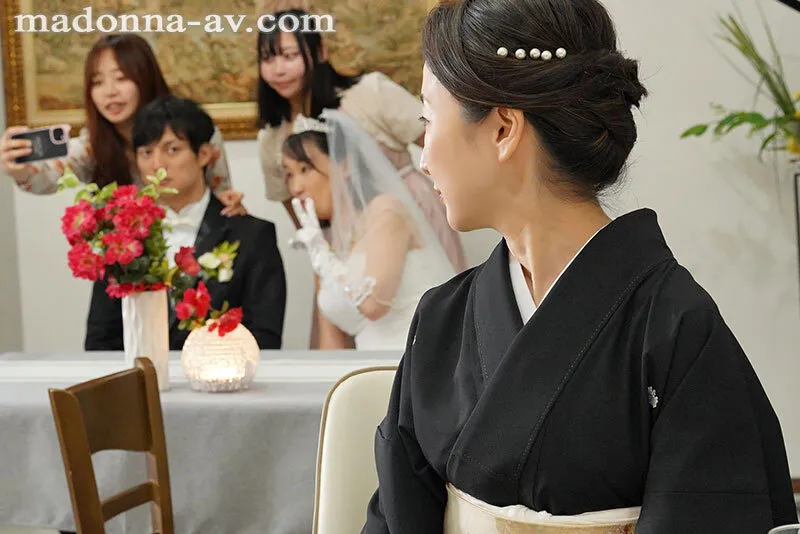 娘の幸せを見届けながら…。披露宴で娘婿に犯●れた母 瀬尾礼子 サンプル画像 2