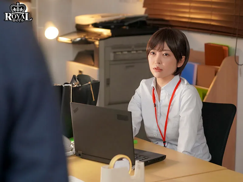 ボーイッシュで生意気なパンツスーツ女子は想像以上の色白美脚とむっちむち爆尻ナイスボディ 森日向子 サンプル画像 17