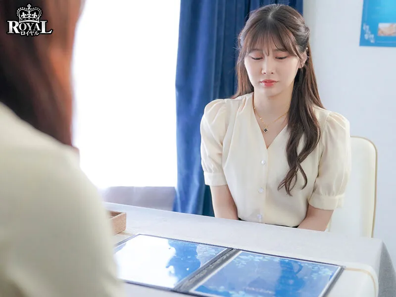 執拗乳責めエステで媚薬ガンギマリ潮吹きエビ反り絶頂を繰り返した美乳OL 鳳みゆ サンプル画像 19