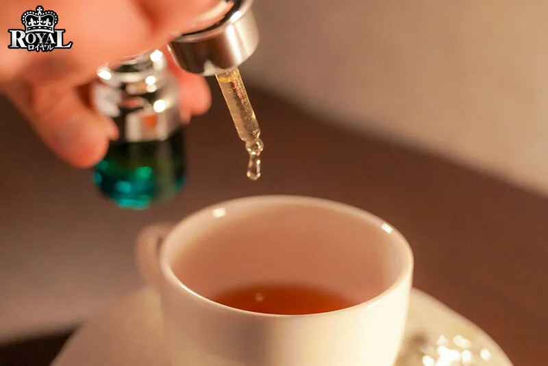 執拗乳責めエステで媚薬ガンギマリ潮吹きエビ反り絶頂を繰り返した美乳OL 鳳みゆ サンプル画像 8