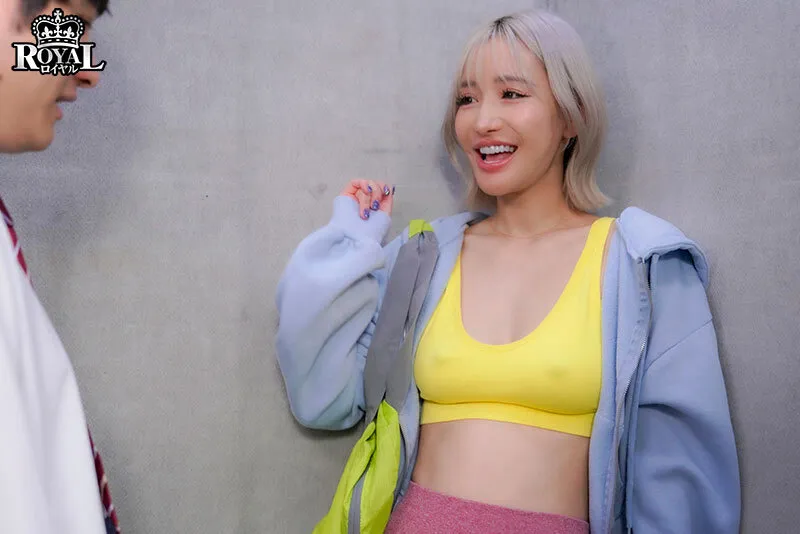 隣人ガチャUR確定演出。隣に引っ越してきたのはノーブラ乳首ポッチの美乳お姉さん。 百永さりな サンプル画像 2