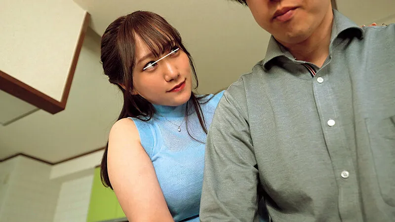 息子の同僚に一目惚れされちゃう旦那とレス状態の人妻……熱烈な告白を丁重に断るも「思い出に胸だけ揉ませてください！」と頼み込まれ5分限定で了承！！まさかの巨乳揉み放題！？「もう我慢できない…」と膣奥ナマ性交まで許してしまい家族に内緒で大量中出し！！ サンプル画像 3