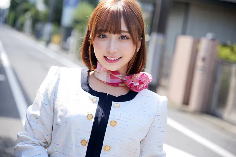 街で働くかわいい女の子をガチナンパ＆その場でガチ本番交渉！真面目そうに見える制服系お姉さん！なんか普通に仕事してます感出てますがエロオーラ全開のムンムンビームの方が溢れ出てますよ！ サンプル画像 6