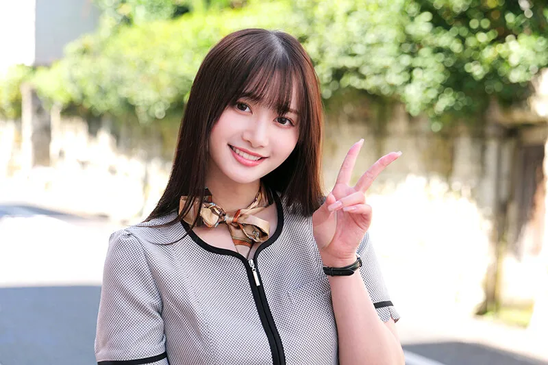 街で働くかわいい女の子をガチナンパ＆その場でガチ本番交渉！真面目そうに見える制服系お姉さん！なんか普通に仕事してます感出てますがエロオーラ全開のムンムンビームの方が溢れ出てますよ！ サンプル画像 8