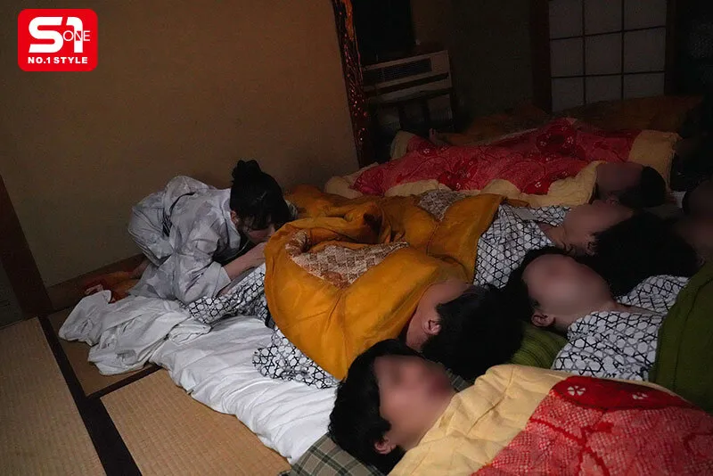 S1デビュー1周年記念 グラビア芸能人金松季歩 一般ユーザー遂に解禁！総勢20名で痴女ってハメて混浴温泉でぶっかけまくった1泊2日のファン感謝祭 サンプル画像 8