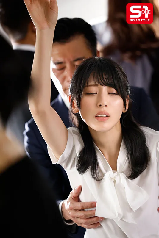 聖職者でありながら電車痴●の虜になってしまった女教師 金松季歩 サンプル画像 2