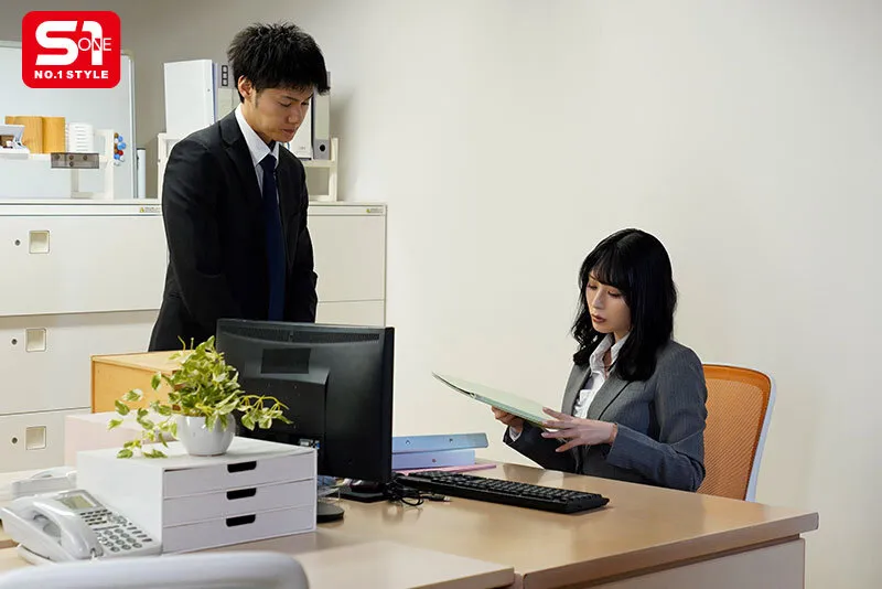 美人上司と愛妻家の僕、同じ部屋でベッドはひとつ。朝まで搾り尽くされた出張先NTR相部屋 金松季歩 サンプル画像 1