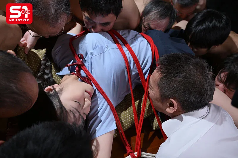 高身長の貧困女学生は小さいおじさん達に群がられ貪られ春を売る。 明日葉みつは サンプル画像 8