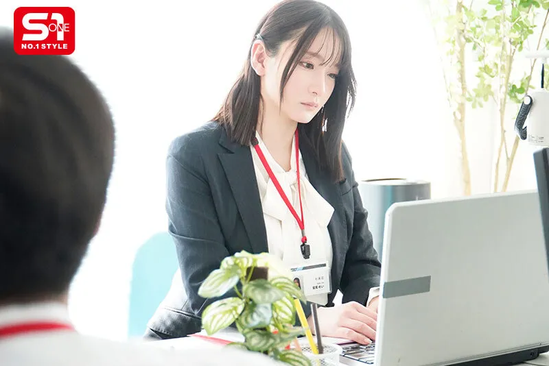 隠れ爆乳OLが今月のノルマ未達成のため本日より1週間全裸出社 私のカラダで皆様を全力ご奉仕・フォローさせていただきます。 鷲尾めい サンプル画像 1