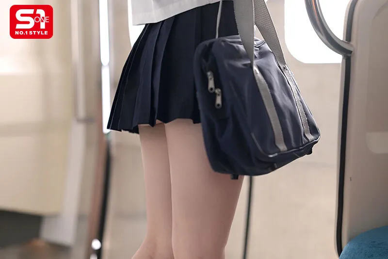 この女子学生、純粋そうに見えて中年教師に恋し、痴●師（他人）にも即沼る。 新木希空 サンプル画像 2