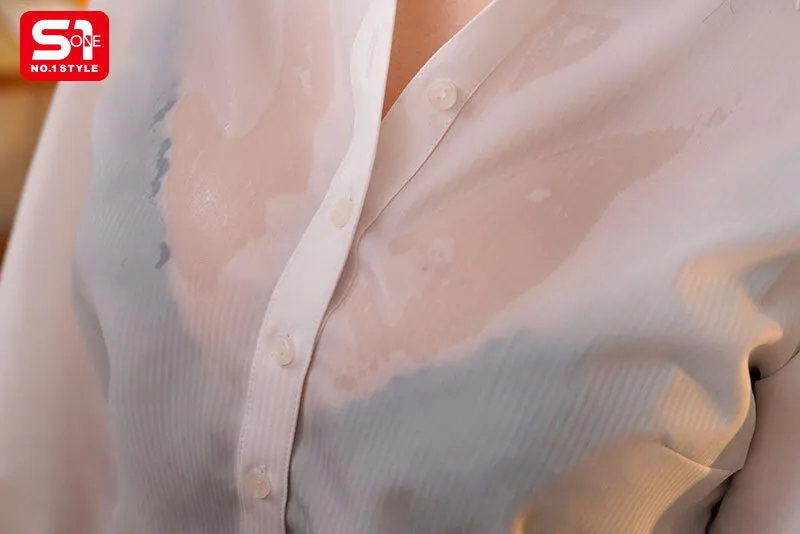 大きな谷間とゆるゆるのキャミソールからモロ見えする乳輪に、俺の理性崩壊。終電なくなり部下の家に誘われた夜の無防備誘惑NTR 南沢海香 サンプル画像 3