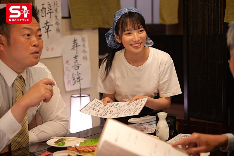 終電逃してセクハラ店長とまさかの相部屋…朝まで続くキモい性交に不覚にも感じてしまった汚れを知らないバイトちゃん 榊原萌 サンプル画像 2