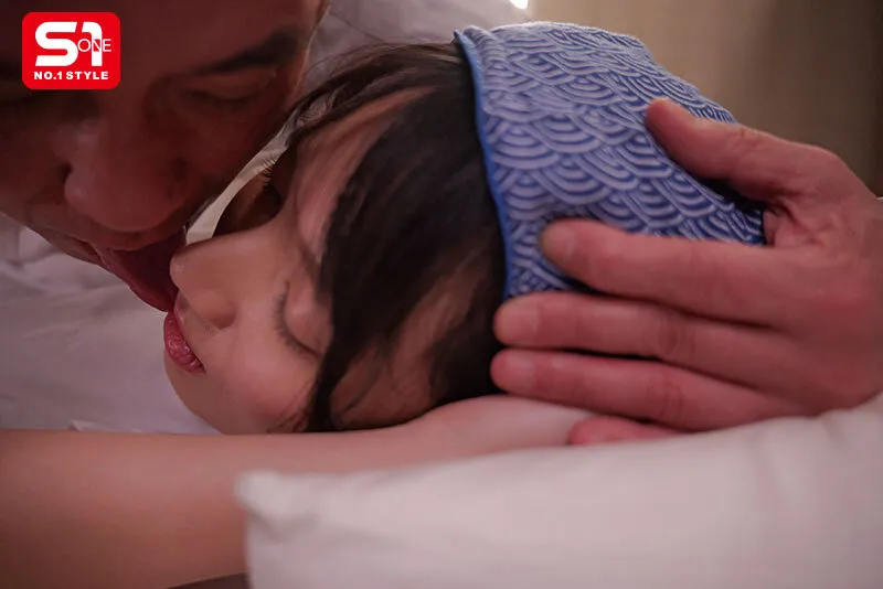 終電逃してセクハラ店長とまさかの相部屋…朝まで続くキモい性交に不覚にも感じてしまった汚れを知らないバイトちゃん 榊原萌 サンプル画像 5