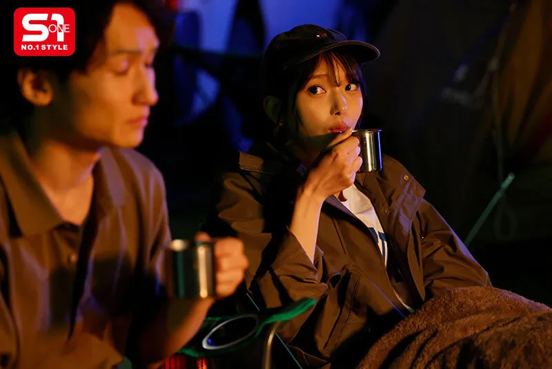 親友の彼女がクッソよくて無理でした…テントでこっそり迫りヤリまくったNTRキャンプ 倉木華 サンプル画像 7