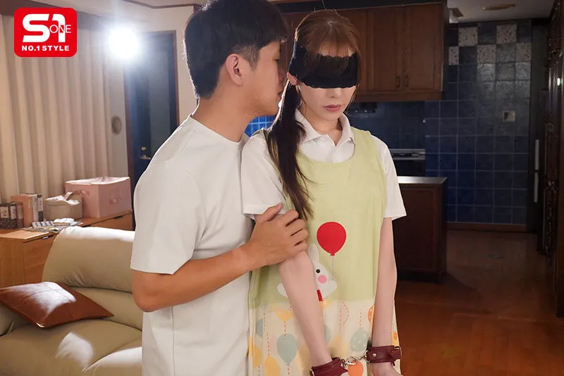 妻子が実家に帰省中、自宅にM女専門デリヘル呼んだら…来たのは長男通う幼稚園で噂の美人先生！ 弱み握って限界イラマ、首絞め、本番強要、何でもありのSM調教3日間！ 楓ふうあ サンプル画像 3