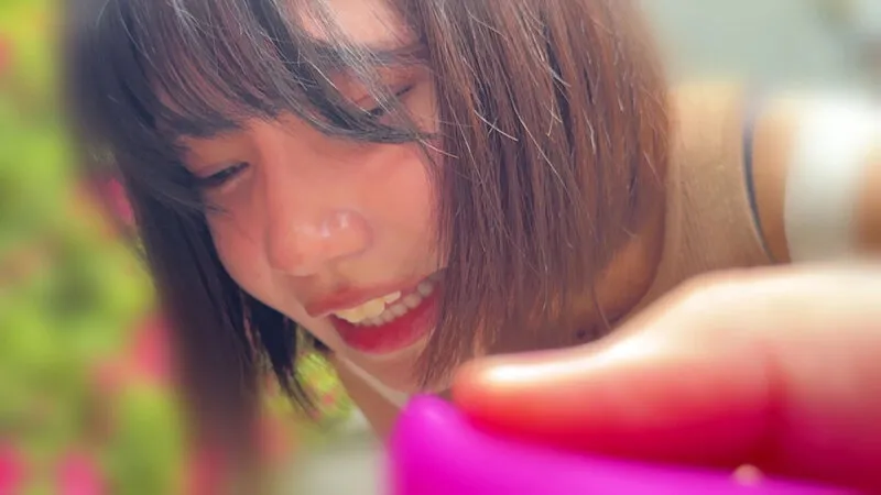 人妻リモバイ羞恥 野外デートでガクブルしながら何度も公然わいせつイキする奥様 梅田みなみ サンプル画像 1